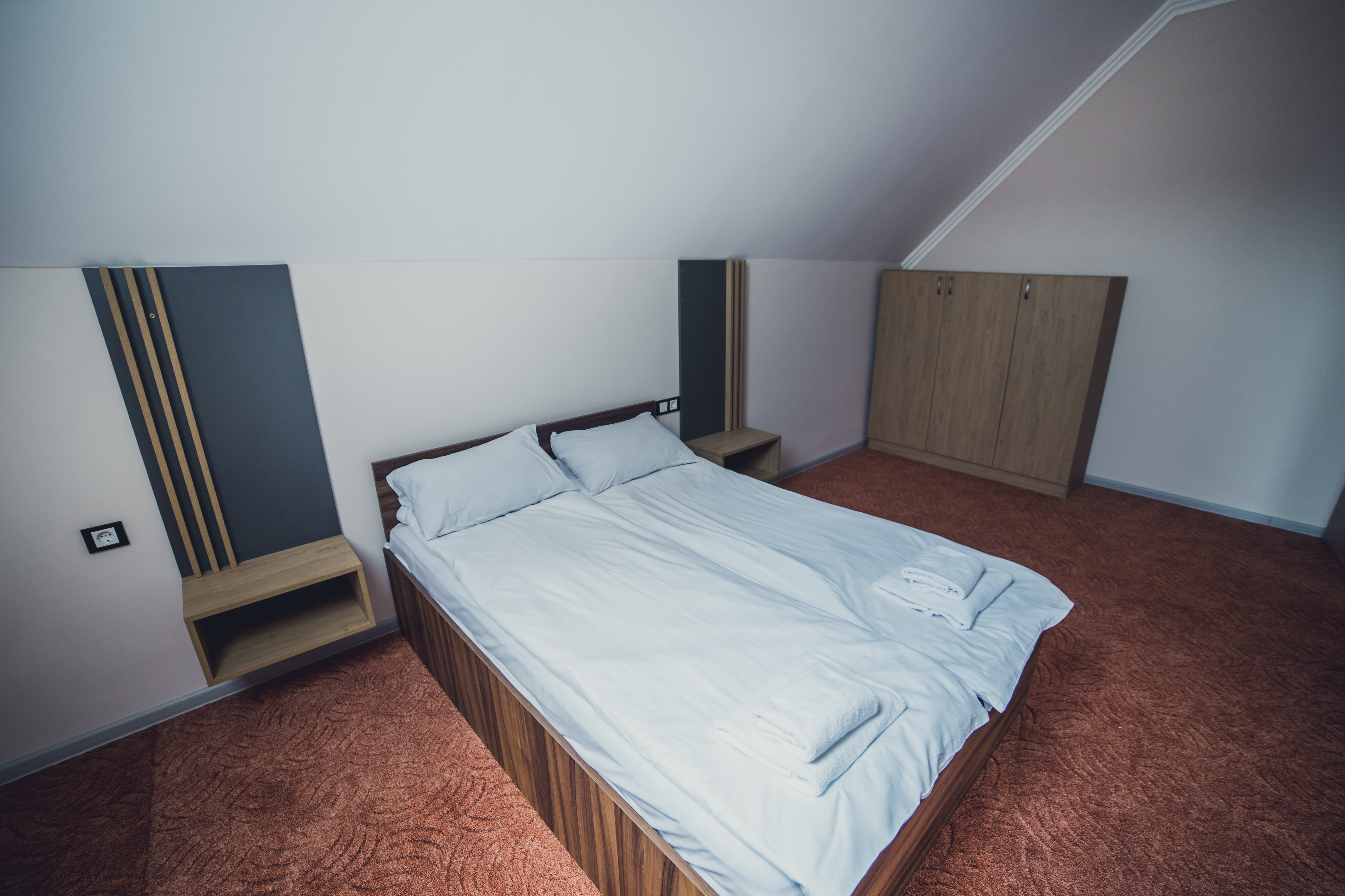 Тримісний мансардний двокімнатний - ванна